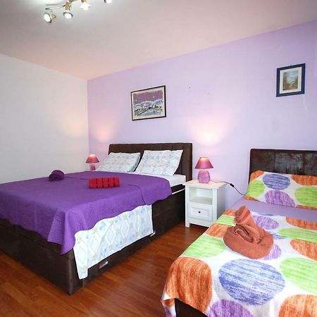 Apartment Mladan By El-Pi Tours Njivice Extérieur photo