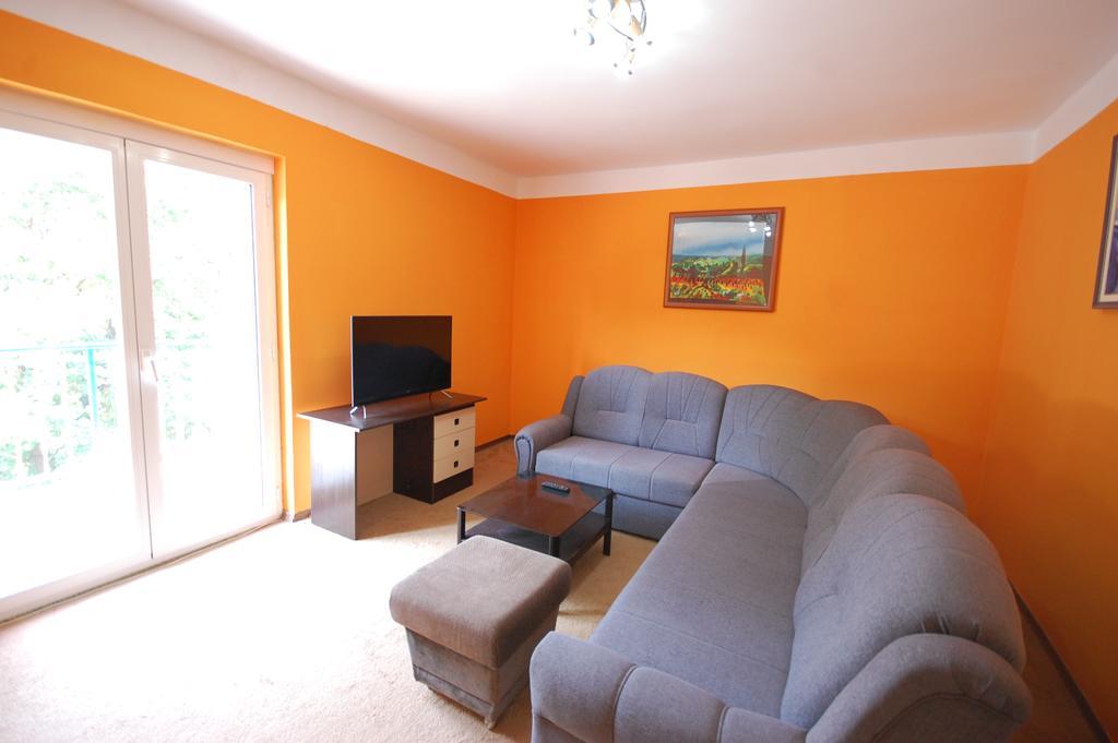 Apartment Mladan By El-Pi Tours Njivice Extérieur photo