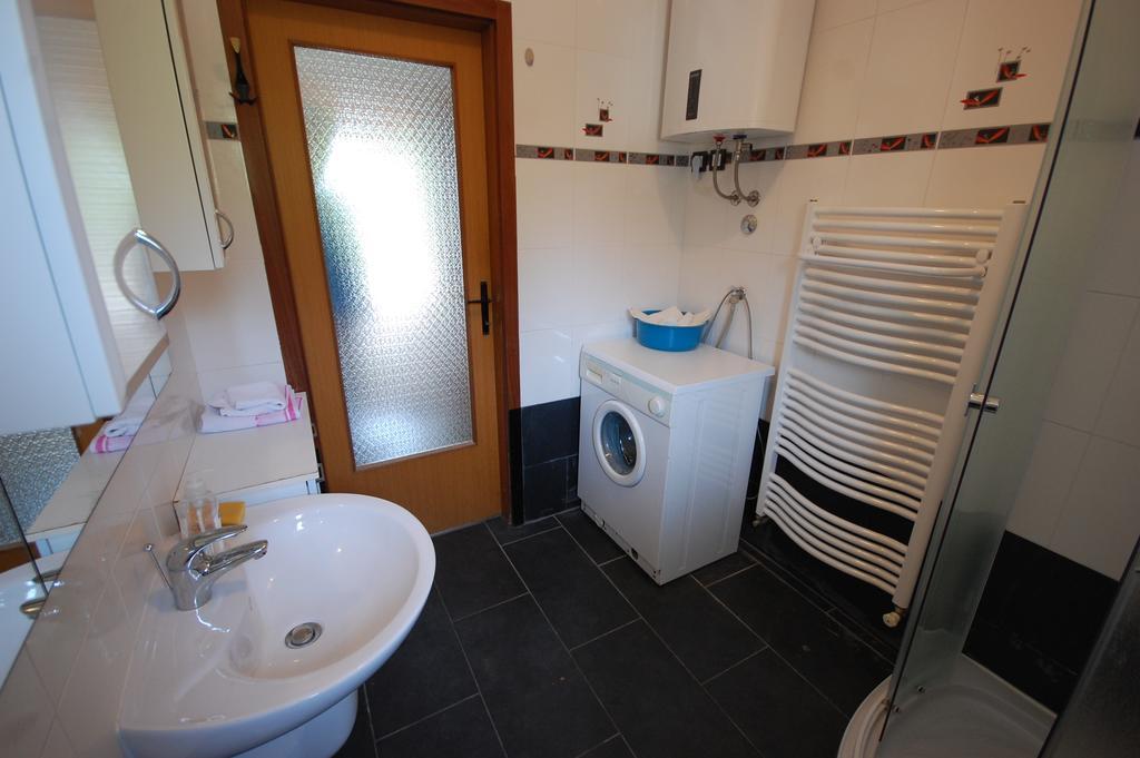 Apartment Mladan By El-Pi Tours Njivice Extérieur photo