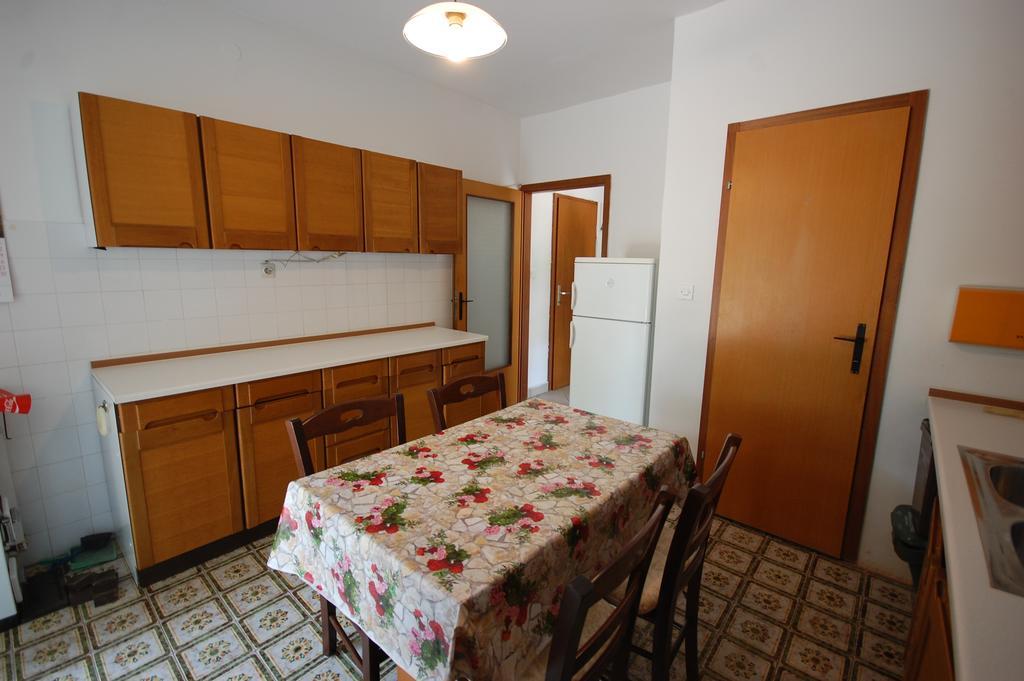 Apartment Mladan By El-Pi Tours Njivice Extérieur photo