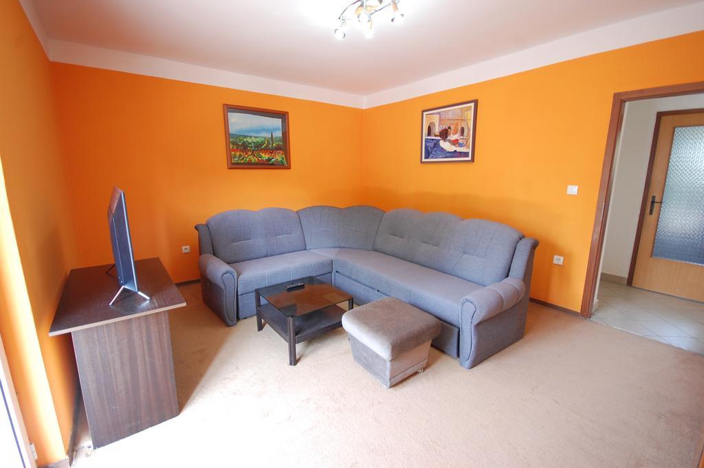 Apartment Mladan By El-Pi Tours Njivice Extérieur photo