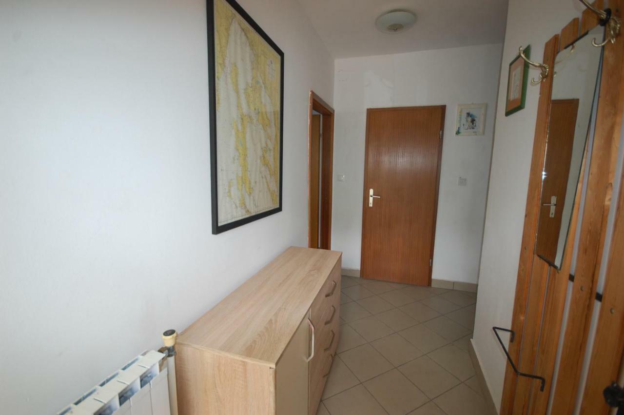 Apartment Mladan By El-Pi Tours Njivice Extérieur photo