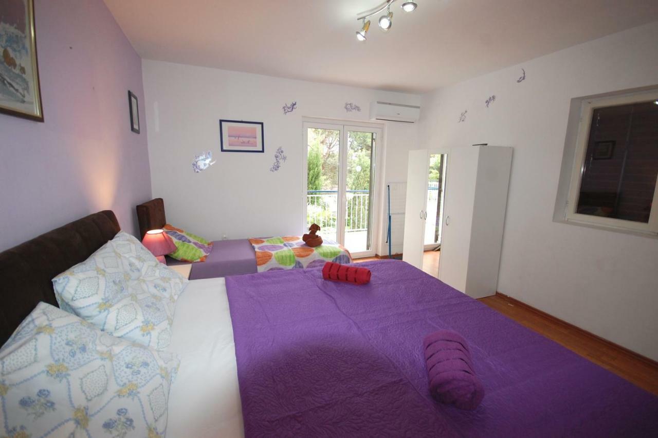 Apartment Mladan By El-Pi Tours Njivice Extérieur photo
